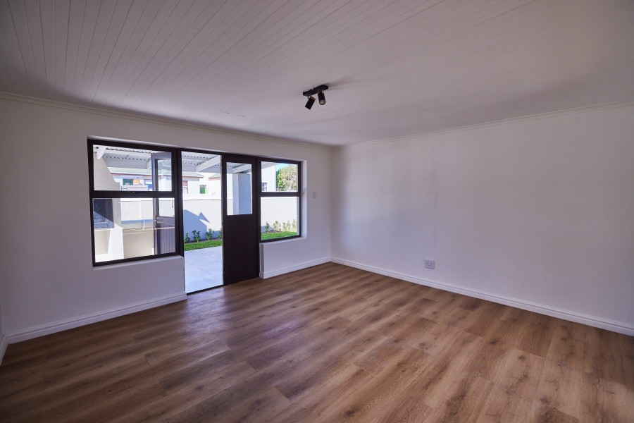 3 Bedroom Property for Sale in Milkwood Park Western Cape